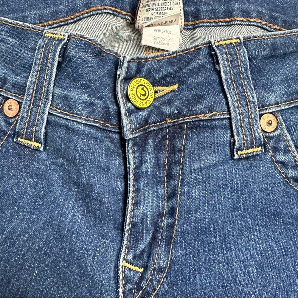 True Religion Women's Indigo Cropped Jeans with Signature Pocket Stitching - Picture 3 of 12